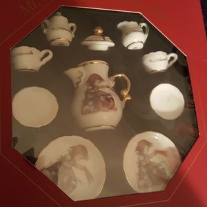 Mj Hummel miniature teaset
